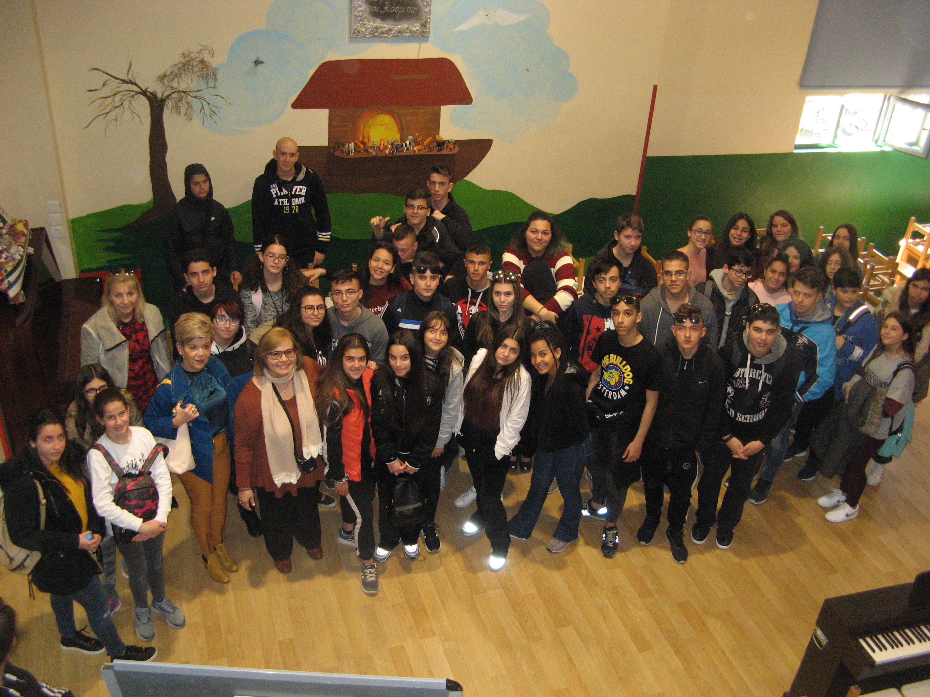 Όλοι μαζί στον ίδιο σκοπό Όλοι μαζί στον ίδιο σκοπό