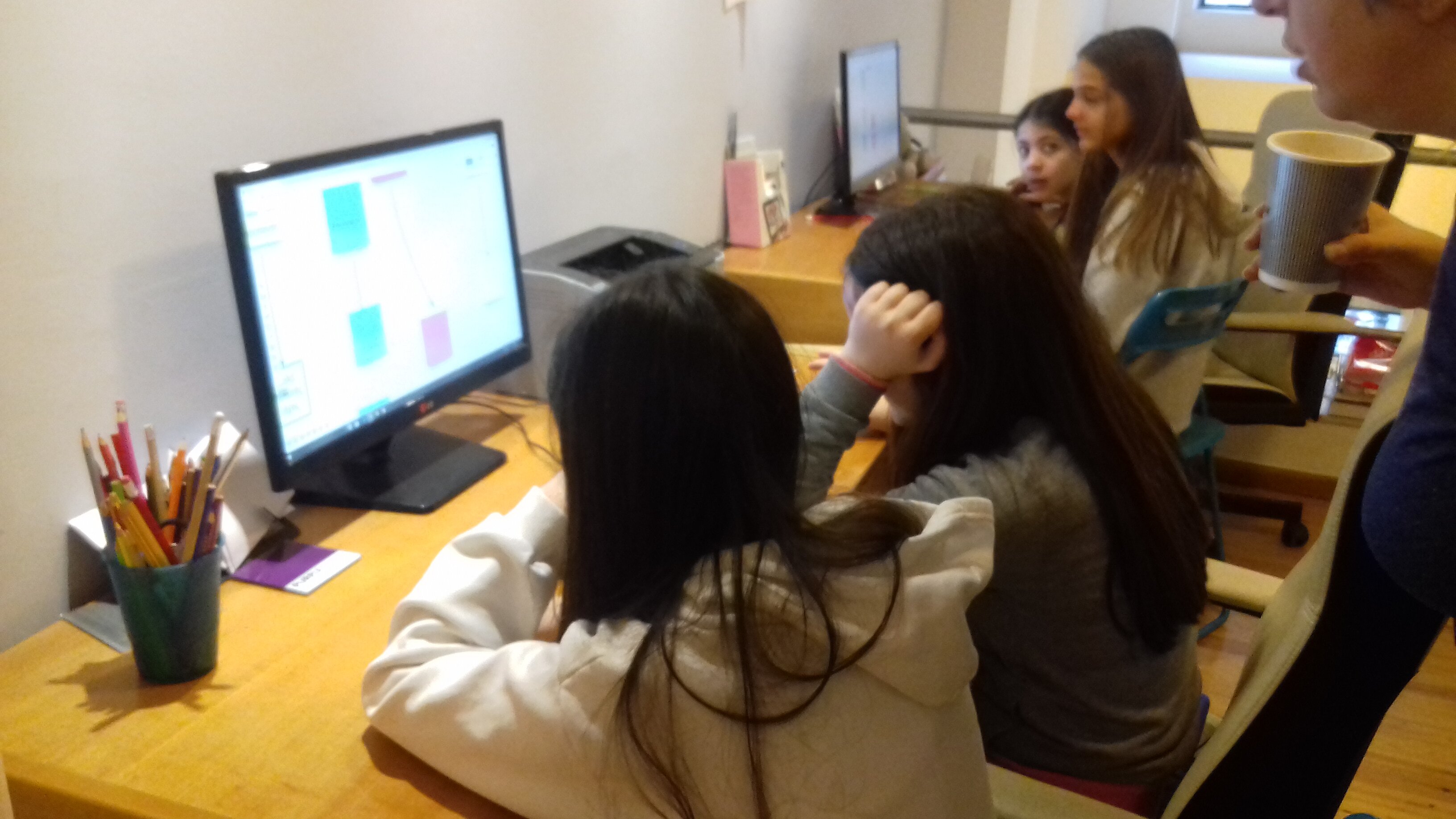 Τα παιδιά χρησιμοποίησαν υπολογιστές Τα παιδιά χρησιμοποίησαν υπολογιστές