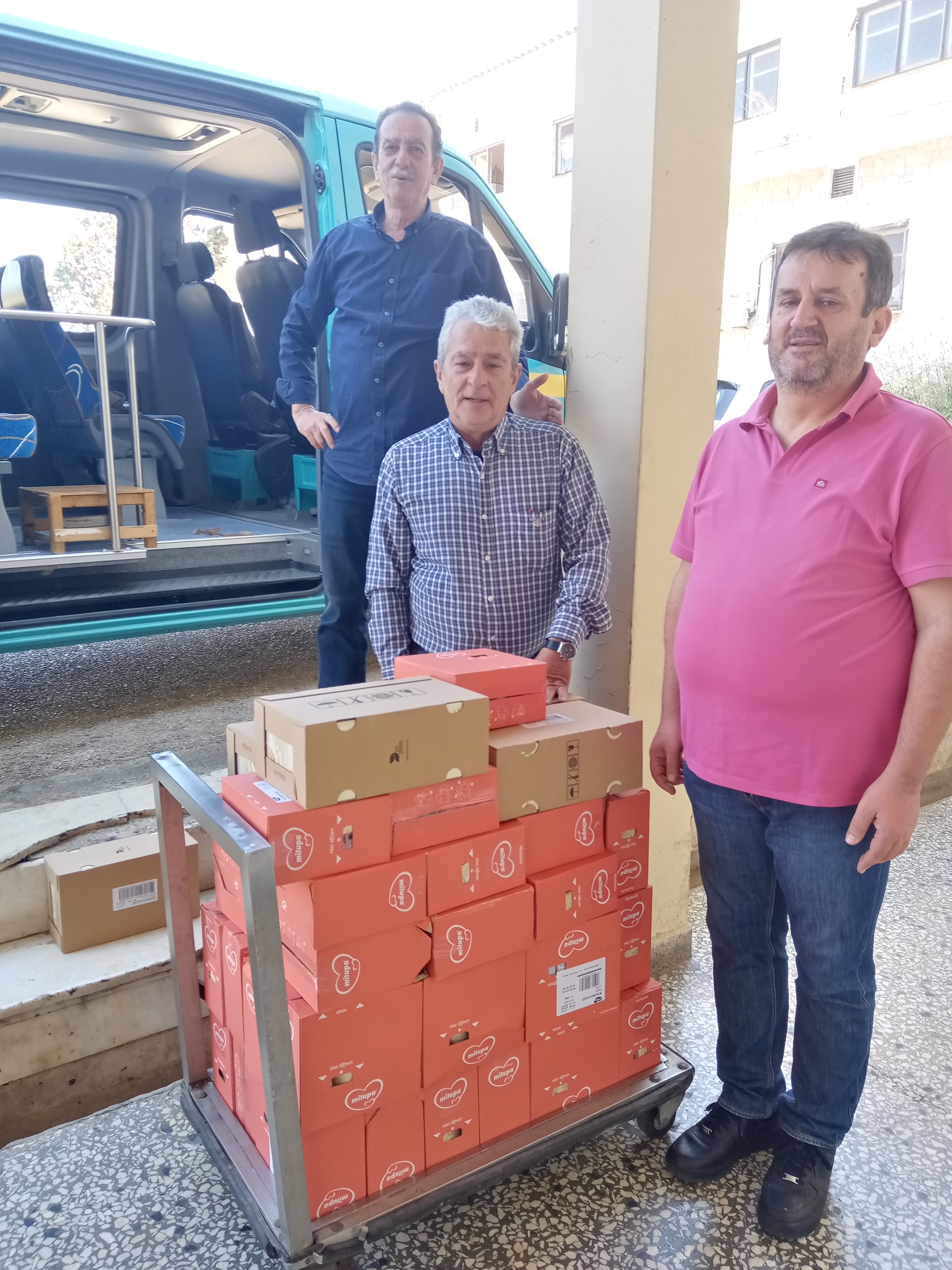 Στιγμιότυπο παραλαβής των παιδικών τροφών από το ΠΠΠΑ Μητέρα