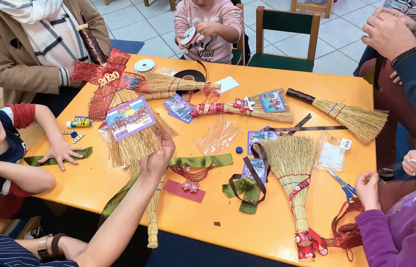 οι γονείς παιδιά δημιουργουν ημερολόγια για καλο σκοπο