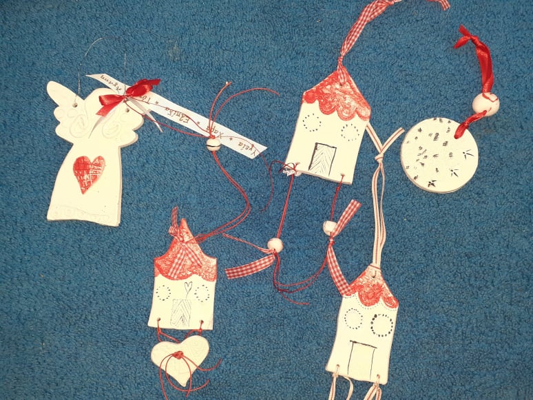 οι γονείς παιδιά δημιουργουν ημερολόγια για καλο σκοπο