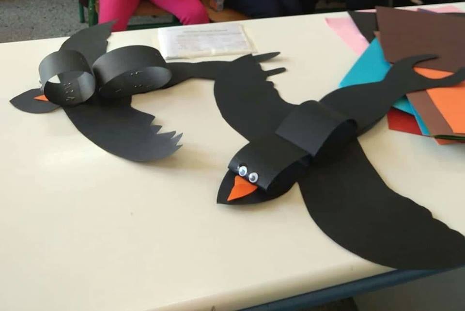 Οι μαθητές και οι μαθήτριες της Δ΄ τάξης του Ευόσμου χάρισαν στην Δ΄ τάξη του Ποδοχωρίου "χελιδόνια" μεταφέροντας μηνύματα χαράς, αγάπης και συνεργασίας