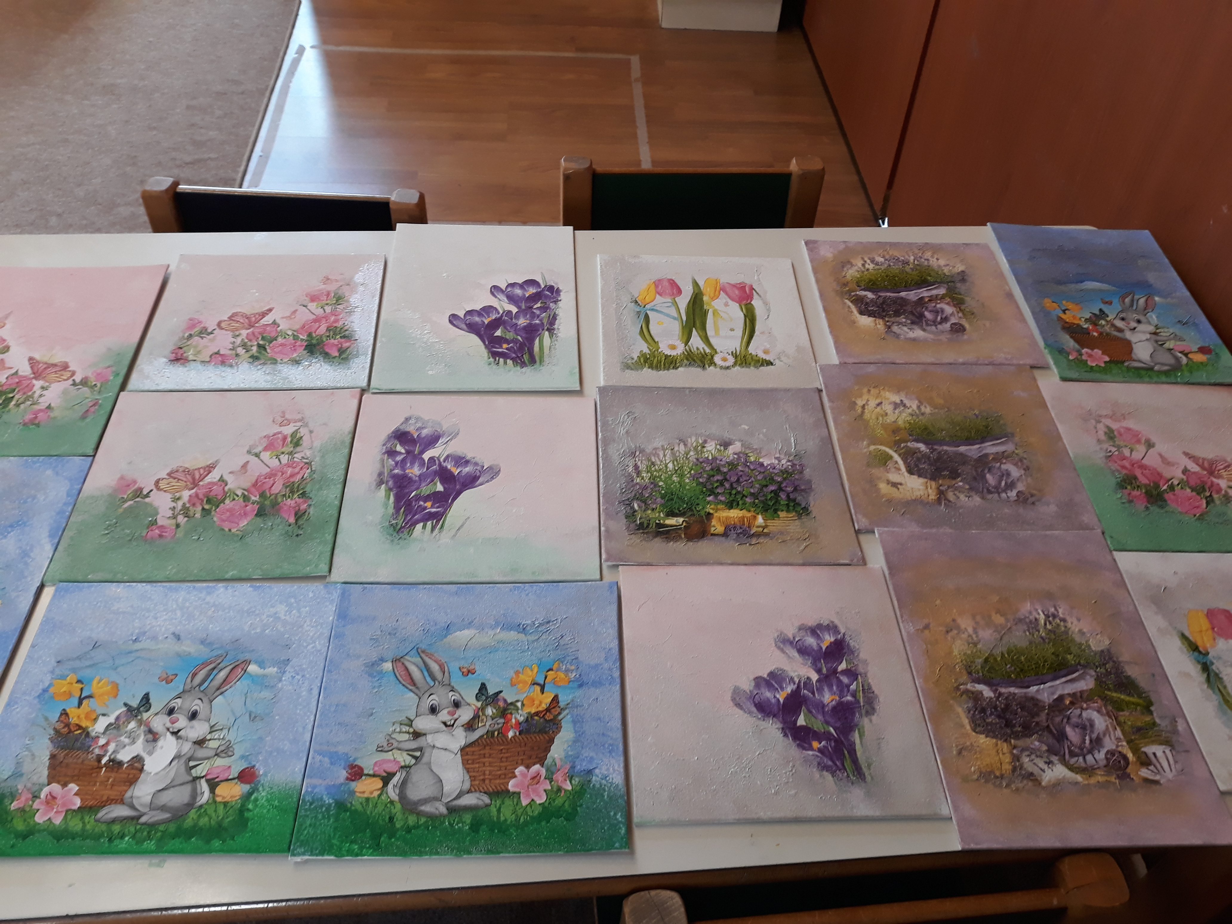 Κάδρα με χαρτοπετσέτα και τεχνική  decoupage  Κάδρα με χαρτοπετσέτα και τεχνική  decoupage