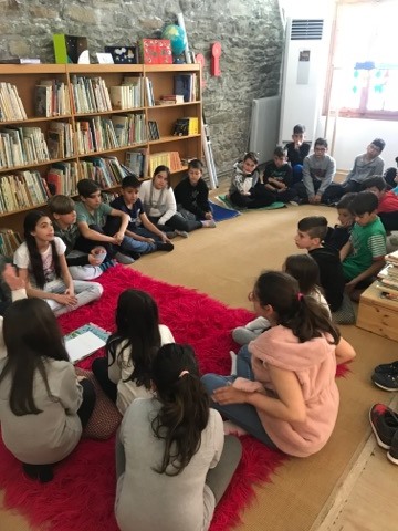 Ακούμε την ιστορία για τις μέλισσες Ακούμε την ιστορία για τις μέλισσες