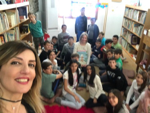 Ευχαριστούμε την κυρία Βάια Σταμάτη  Ευχαριστούμε την κυρία Βάια Σταμάτη