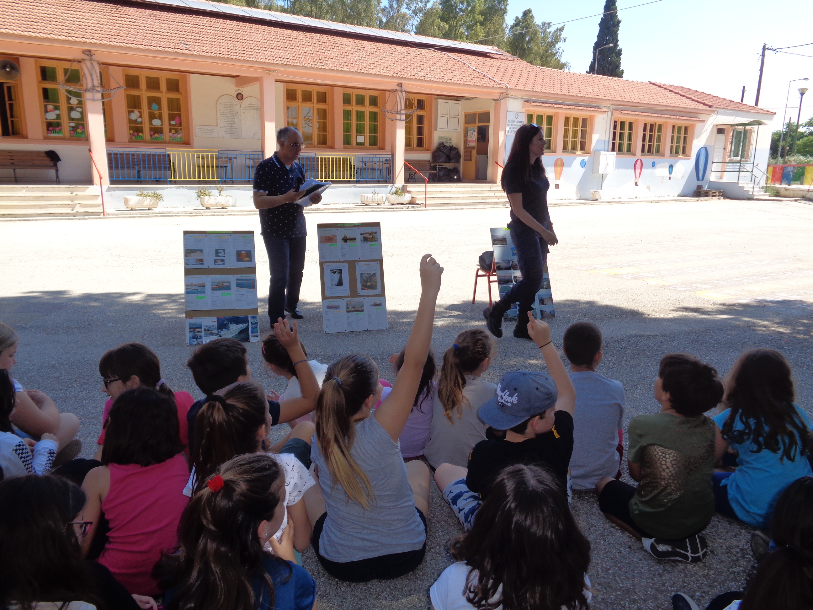 Παρακολουθούμε, ρωτάμε και μαθαίνουμε Παρακολουθούμε, ρωτάμε και μαθαίνουμε
