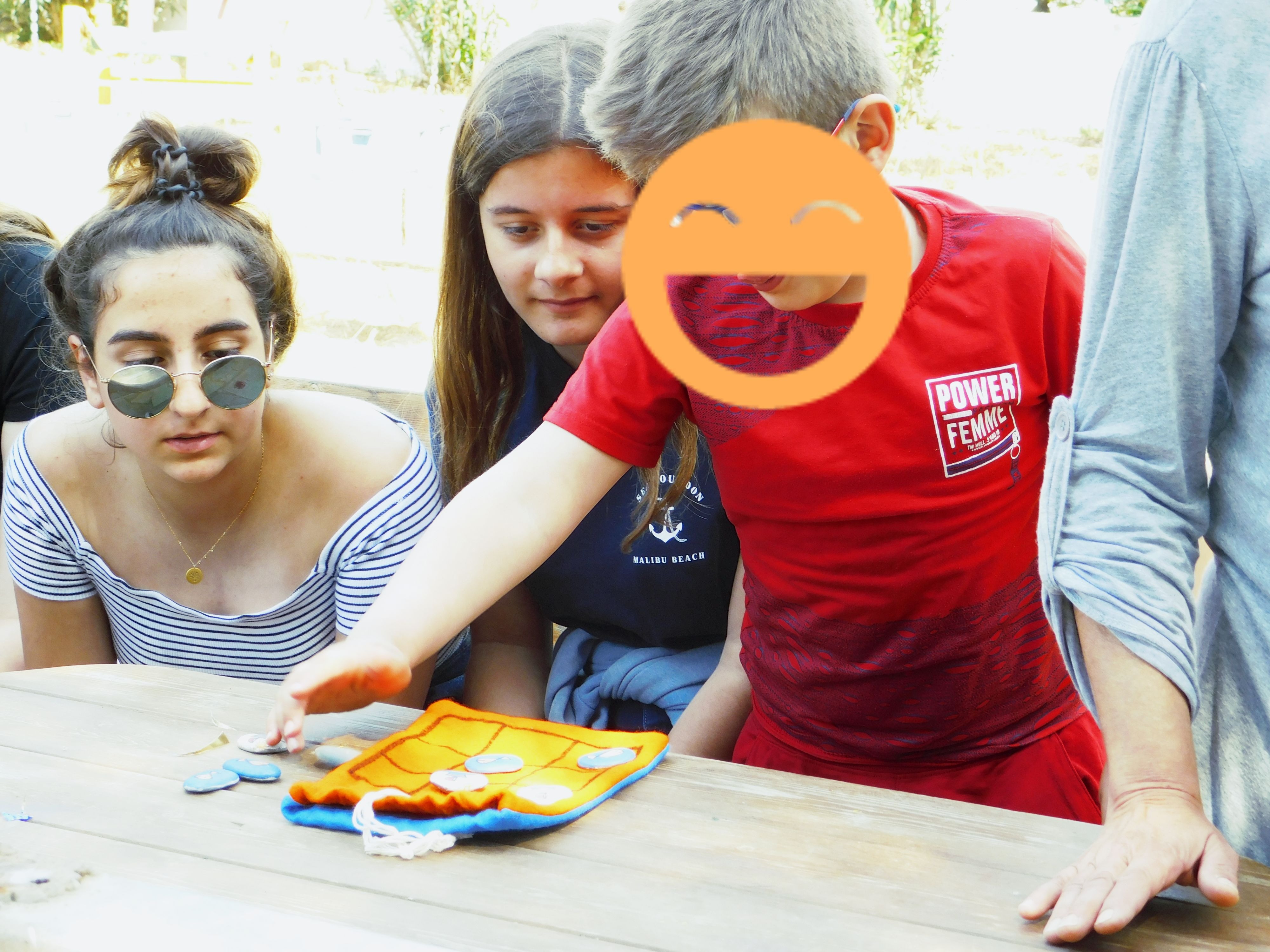 Παίζουμε μαζί... Παίζουμε μαζί...